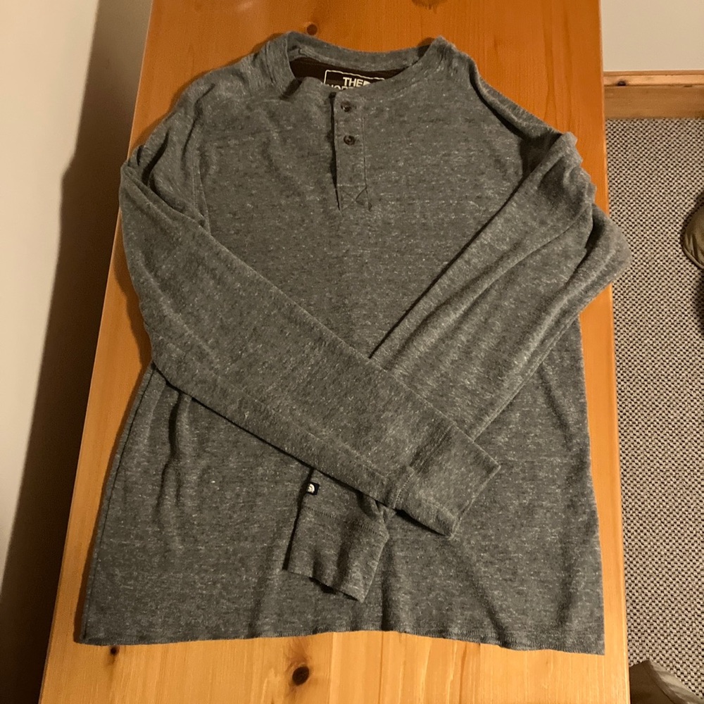 Men Medium North Face Long Sleeve 1/4 Button Shirt Gray